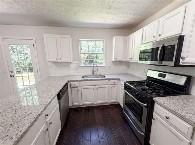 3582 Coveside Court, Loganville, GA 30052