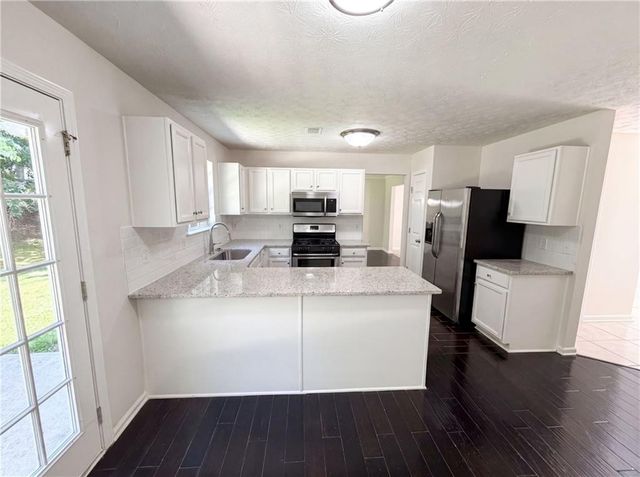 3582 Coveside Court, Loganville, GA 30052
