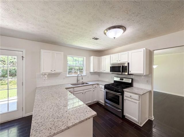 3582 Coveside Court, Loganville, GA 30052
