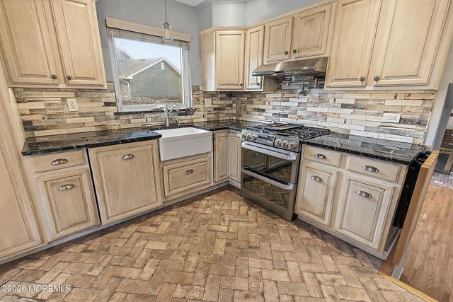 35 Redwood Drive, Toms River, NJ 08753