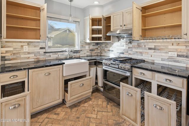 35 Redwood Drive, Toms River, NJ 08753