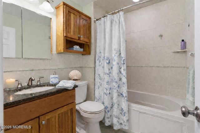 35 Redwood Drive, Toms River, NJ 08753