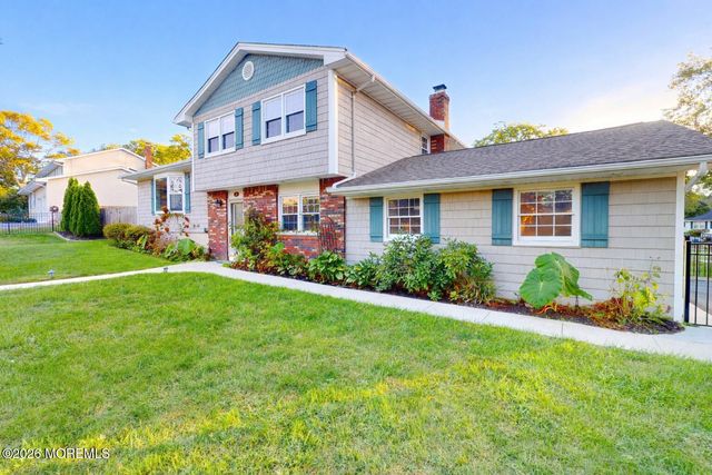 35 Redwood Drive, Toms River, NJ 08753