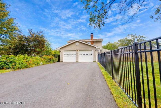 35 Redwood Drive, Toms River, NJ 08753