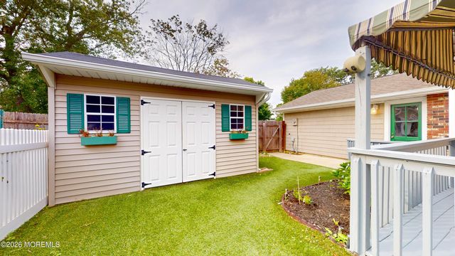 35 Redwood Drive, Toms River, NJ 08753