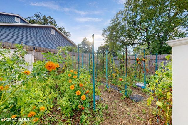 35 Redwood Drive, Toms River, NJ 08753