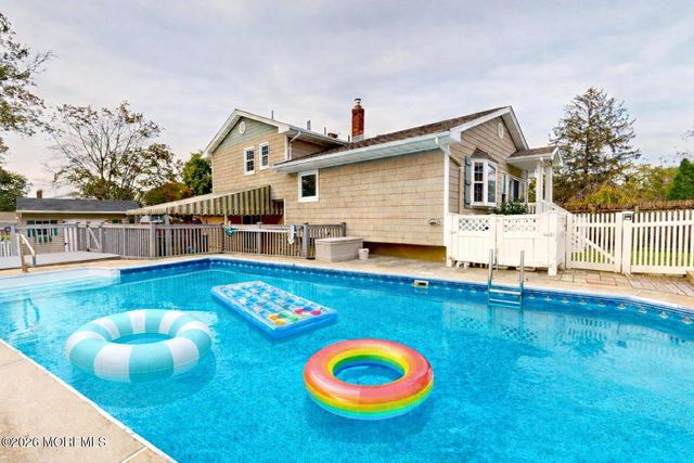 35 Redwood Drive, Toms River, NJ 08753