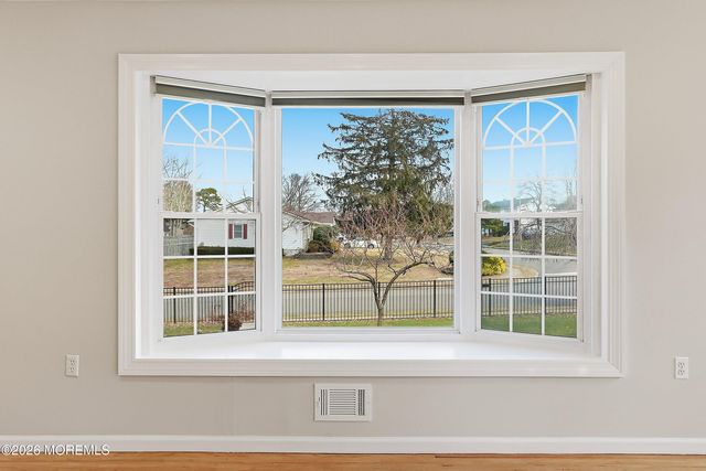 35 Redwood Drive, Toms River, NJ 08753