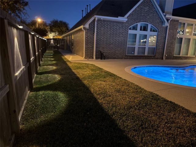 13506 Breakwater Path Loop, Houston, TX 77044