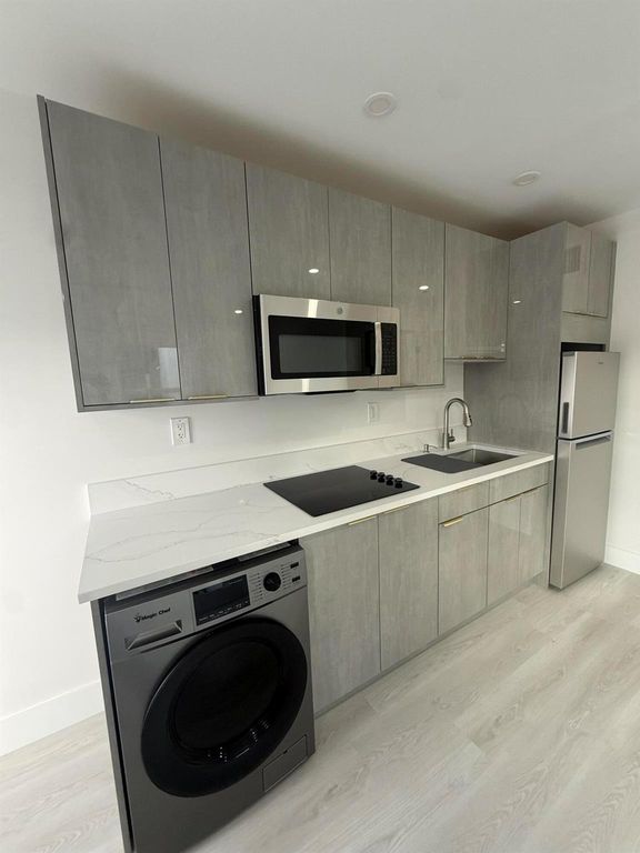 5909 S S Dixie Highway 2b, West Palm Beach, FL 33405