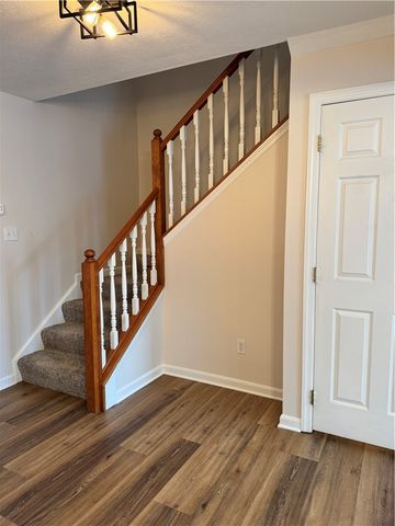 630 Hunting Creek Rd, Canonsburg, PA 15317