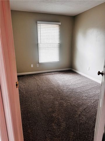 630 Hunting Creek Rd, Canonsburg, PA 15317