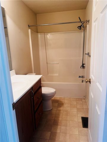 630 Hunting Creek Rd, Canonsburg, PA 15317