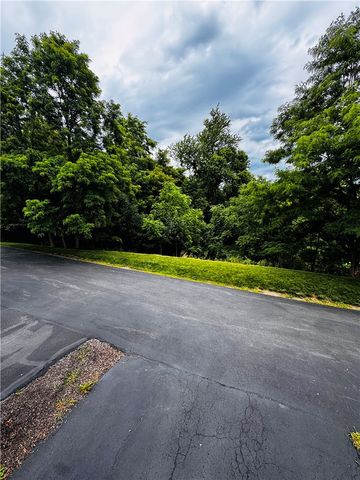 630 Hunting Creek Rd, Canonsburg, PA 15317