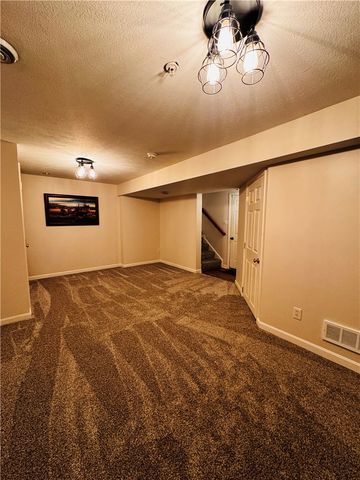 630 Hunting Creek Rd, Canonsburg, PA 15317