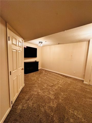 630 Hunting Creek Rd, Canonsburg, PA 15317