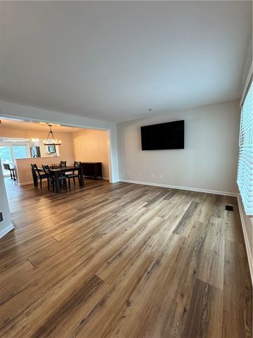 630 Hunting Creek Rd, Canonsburg, PA 15317