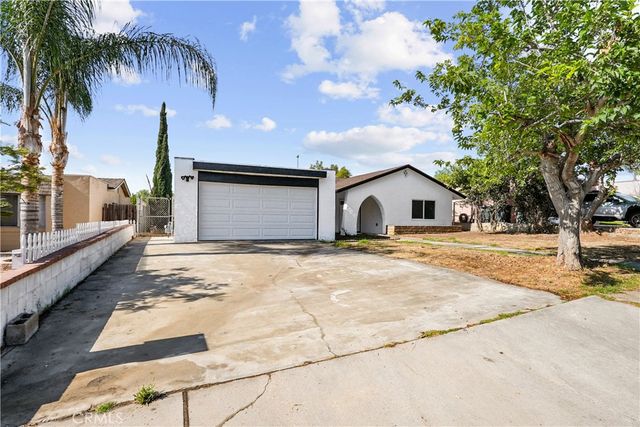 527 W 10th, Perris, CA 92570