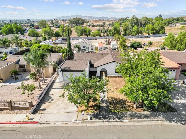 527 W 10th, Perris, CA 92570