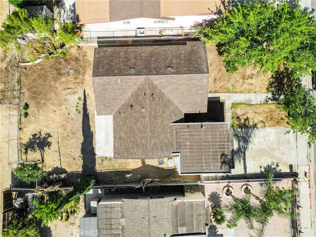 527 W 10th, Perris, CA 92570