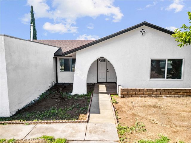527 W 10th, Perris, CA 92570