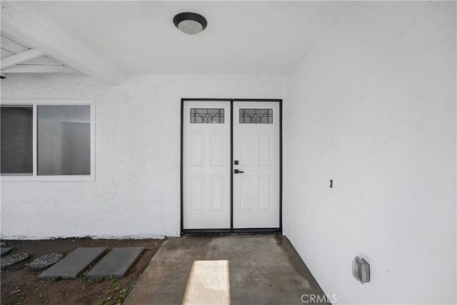 527 W 10th, Perris, CA 92570