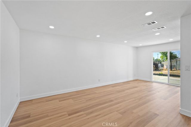 527 W 10th, Perris, CA 92570