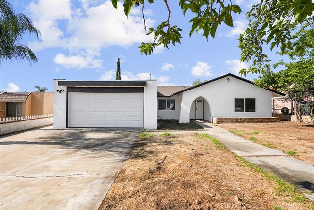 527 W 10th, Perris, CA 92570