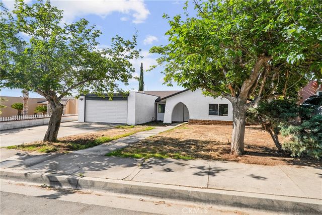 527 W 10th, Perris, CA 92570