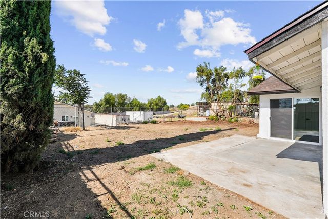 527 W 10th, Perris, CA 92570