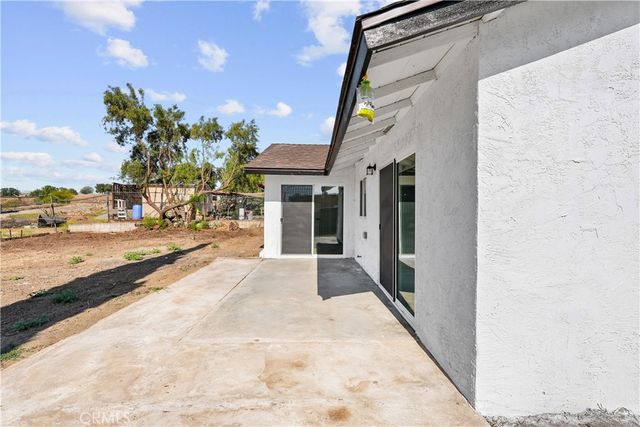527 W 10th, Perris, CA 92570