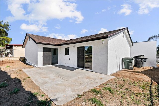 527 W 10th, Perris, CA 92570
