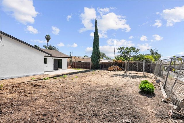527 W 10th, Perris, CA 92570