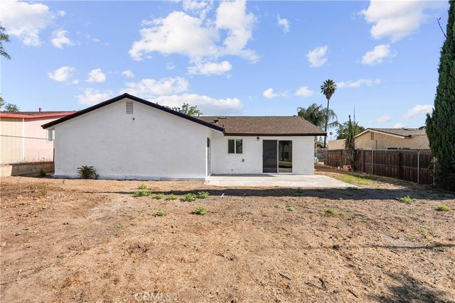 527 W 10th, Perris, CA 92570