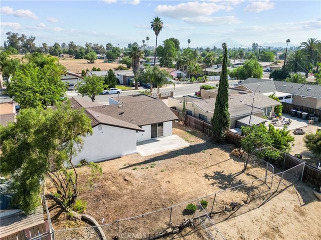 527 W 10th, Perris, CA 92570