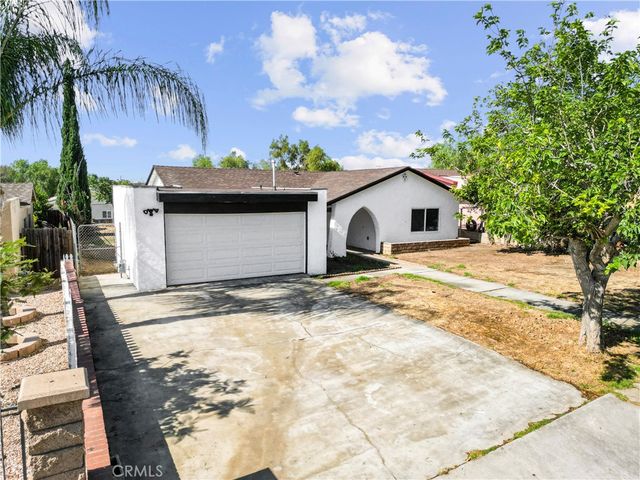 527 W 10th, Perris, CA 92570