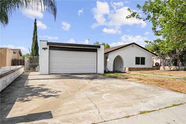 527 W 10th, Perris, CA 92570