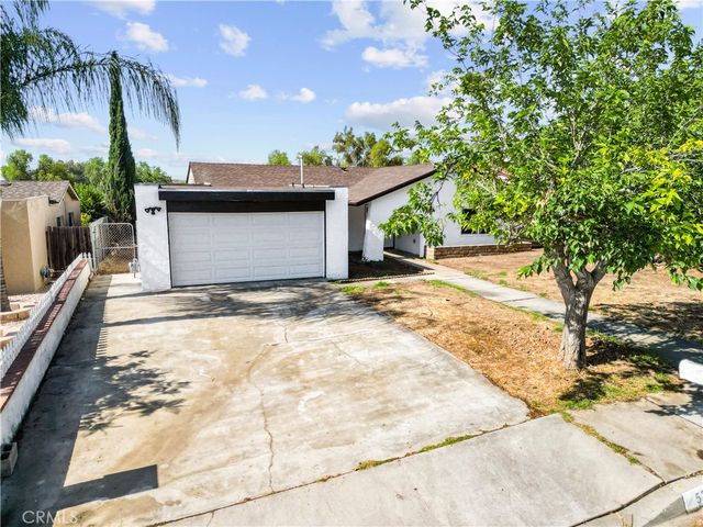 527 W 10th, Perris, CA 92570