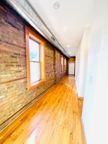 1639 W 21st Place 1, Chicago, IL 60608