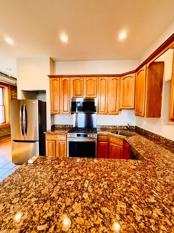 1639 W 21st Place 1, Chicago, IL 60608