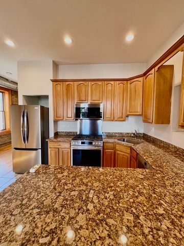 1639 W 21st Place 1, Chicago, IL 60608