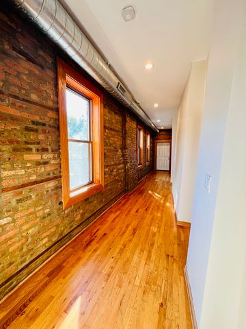1639 W 21st Place 1, Chicago, IL 60608