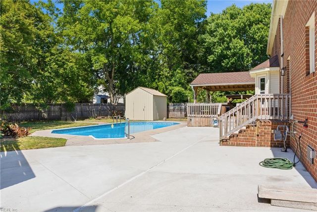 3618 Point Elizabeth DR, Chesapeake, VA 23321