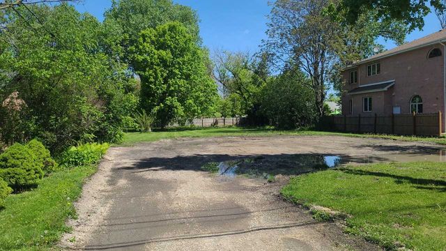 2550 E Church Street, Des Plaines, IL 60016