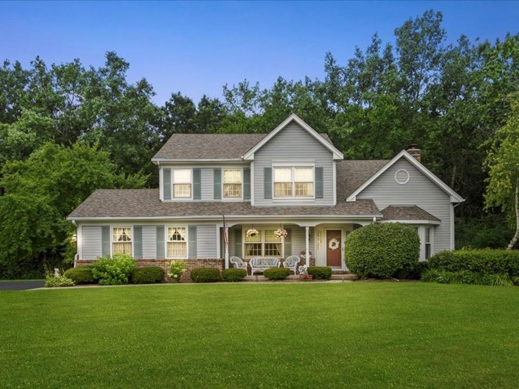 1625 Churchill Court, Libertyville, IL 60048