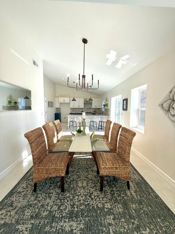 2932 Floral Road NW, Albuquerque, NM 87104