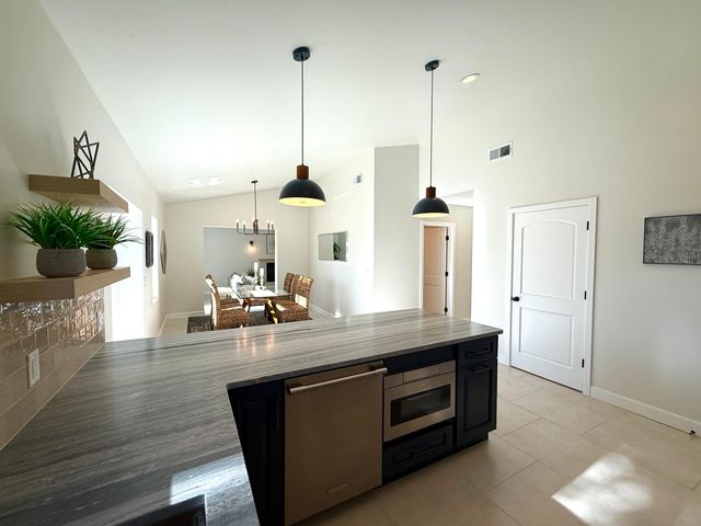 2932 Floral Road NW, Albuquerque, NM 87104