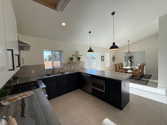 2932 Floral Road NW, Albuquerque, NM 87104