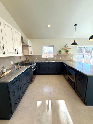 2932 Floral Road NW, Albuquerque, NM 87104