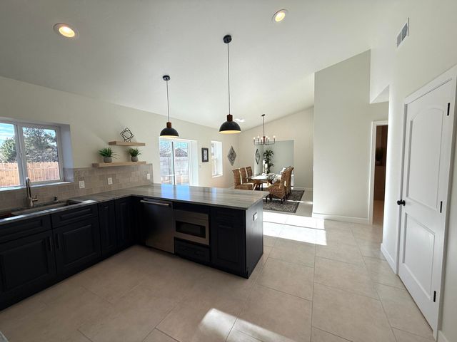 2932 Floral Road NW, Albuquerque, NM 87104